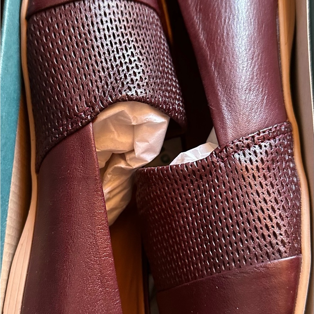 Bueno Hand Made Katy Leather Flats, Merlo - Picture 3 of 4